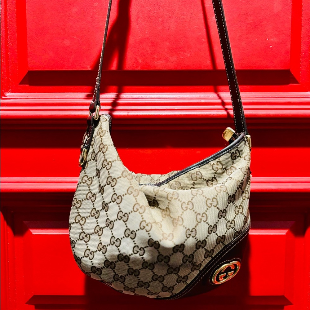 Gucci Beige and Black Shoulder Bag